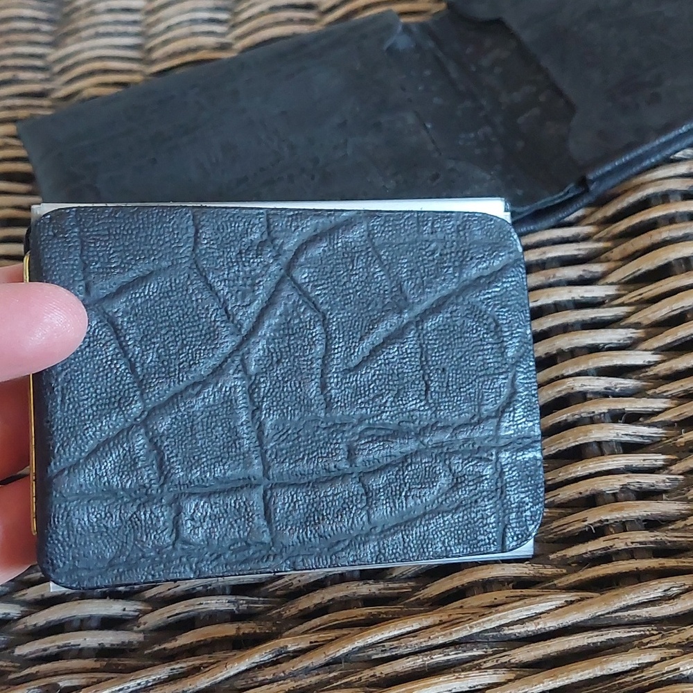 Vintage Meeker Elephant Cowhide Wallet - Picture 7 of 16